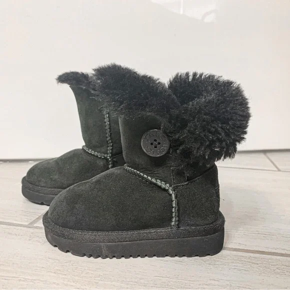 Black suede Uggs. Toddler Size 6 - Picture 2 of 4